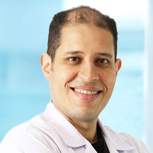 Dr. Ronald Pérez — Médico
