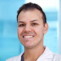 Dr. John Paul Davis — Médico