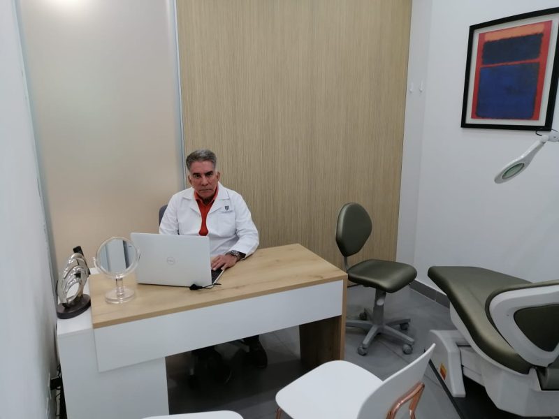 Dr. Raúl García De Paredes — Médico