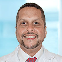 Dr. Julio César Sandoval — Médico