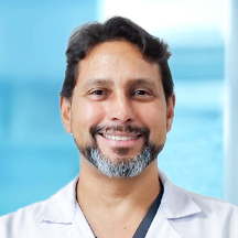 Dr. José Ernesto González Pujol — Médico
