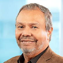 Dr. Moises Garcia Montenegro — Médico