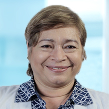 Dr. Geneva González — Médico