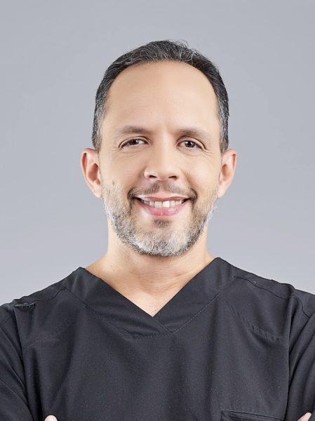Dr. Ricardo Ponce De Sedas — Médico