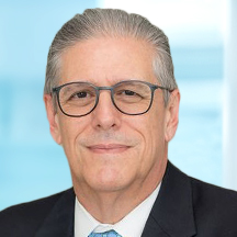 Dr. Tomás Arias — Médico