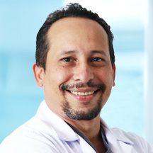 Dr. Andrés A. Almendral Atencio — Médico