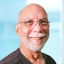 Dr. Ricardo Ponce Carrizo — Médico