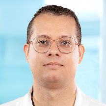 Dr. Stanislav Leslie — Médico