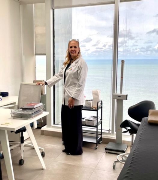 Dr. Itzel Velásquez Chen — Médico