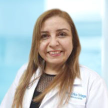 Dr. Liriela Him Barría — Médico