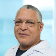 Dr. Oscar Bulgim — Médico