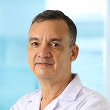 Dr. Luis Vasquez — Médico