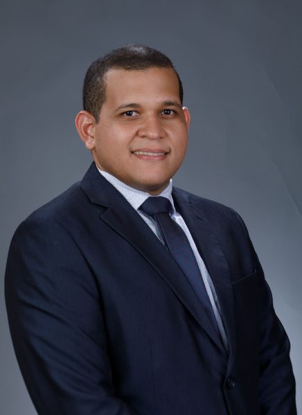 Dr. Carlos Núñez — Médico