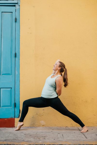 Maya Davis — Instructor De Yoga