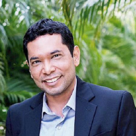Carlos A. Camaño Ruiz — Corredor De Bienes Raíces