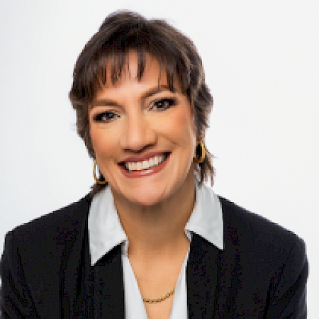 Coral R. Salcedo Fernández — Corredor De Bienes Raíces