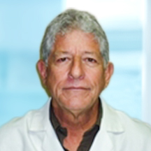 Dr. Ernesto Benalcazar — Médico