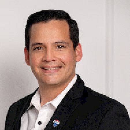 Harry Manuel Alvarado Trigueros — Corredor De Bienes Raíces
