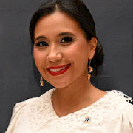 Katherine J. Reyes Espino — Corredor De Bienes Raíces