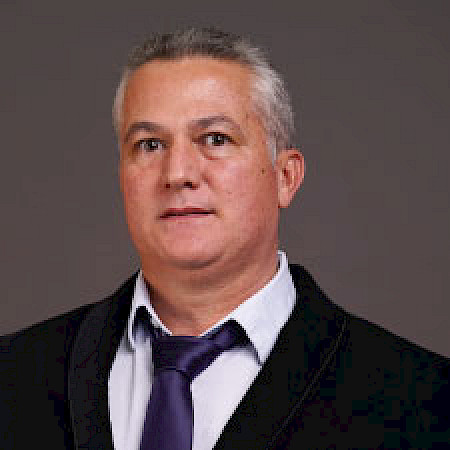 Roberto Orellana Castro — Corredor De Bienes Raíces