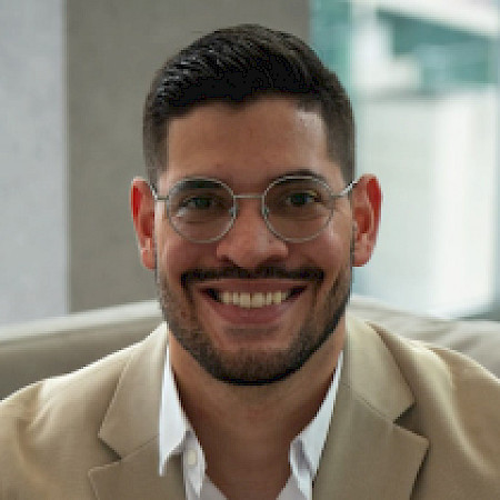Rolando Enrique Crespo Domínguez — Corredor De Bienes Raíces